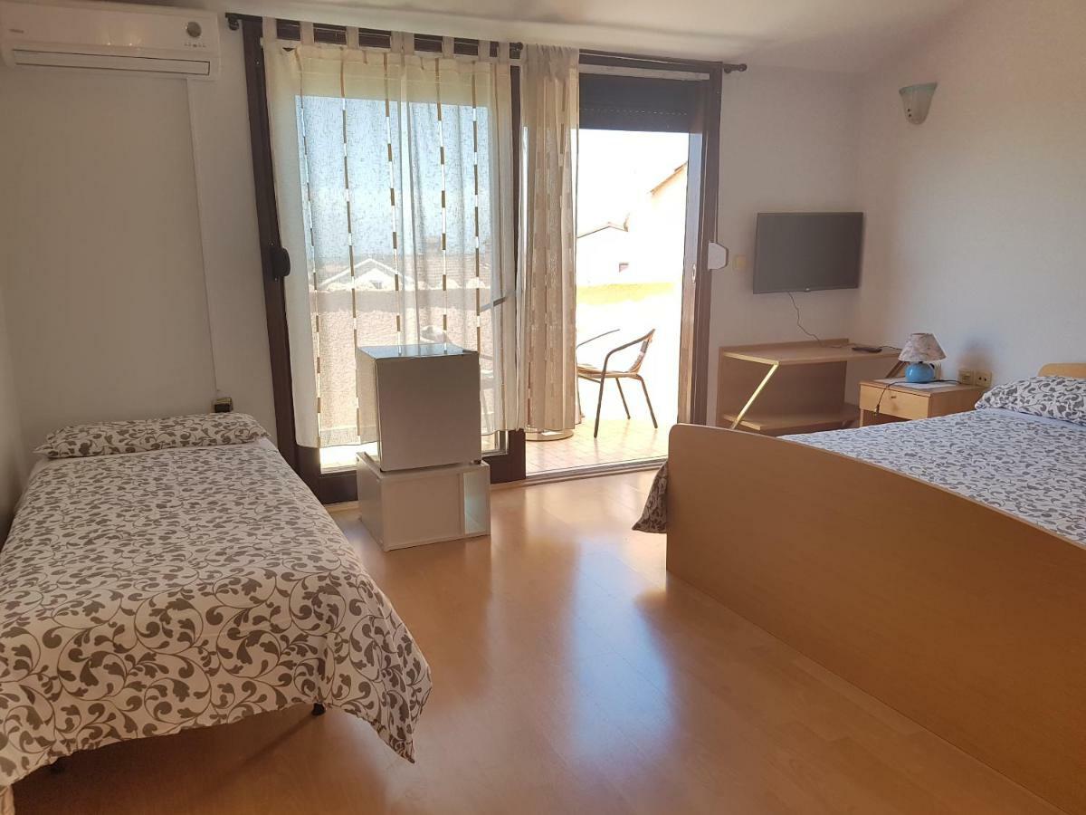 Rooms Siesta Poreč Exteriör bild