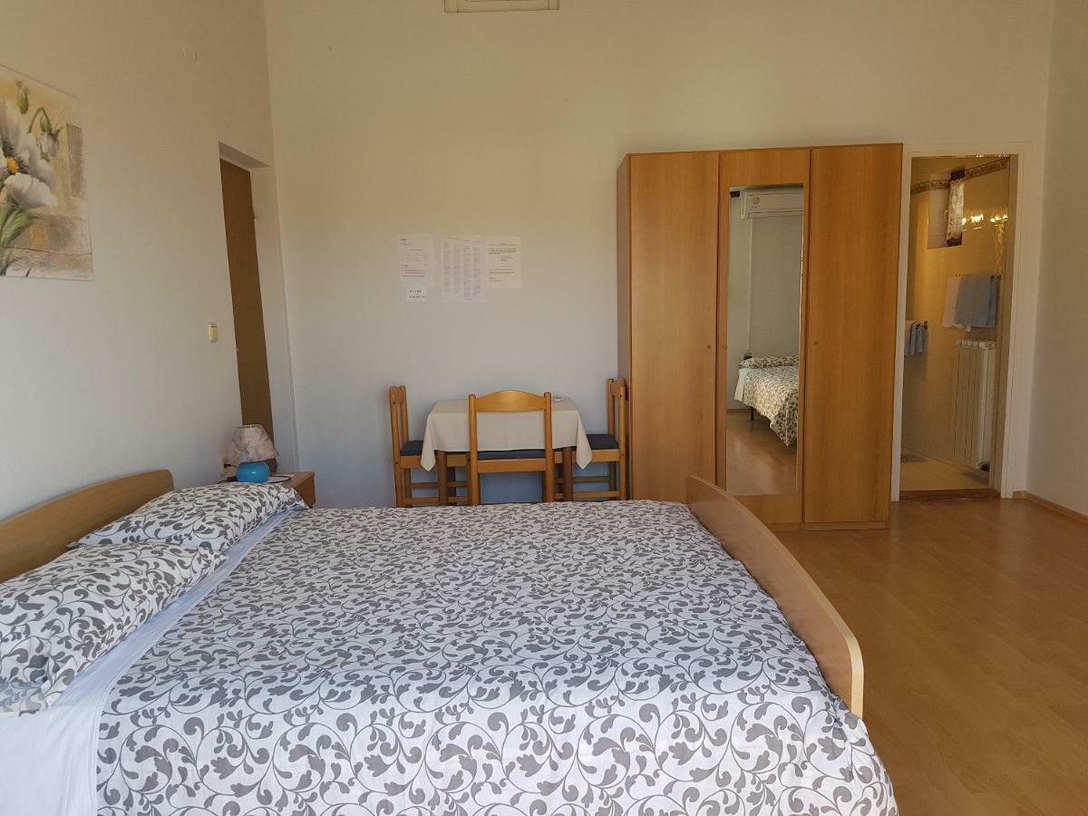 Rooms Siesta Poreč Exteriör bild